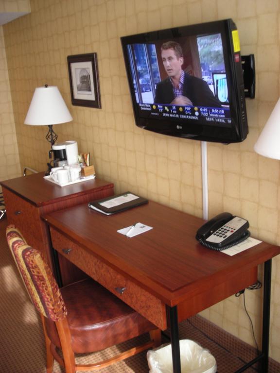 Quality Hotel Downtown-Inn At False Creek Vancouver Room photo