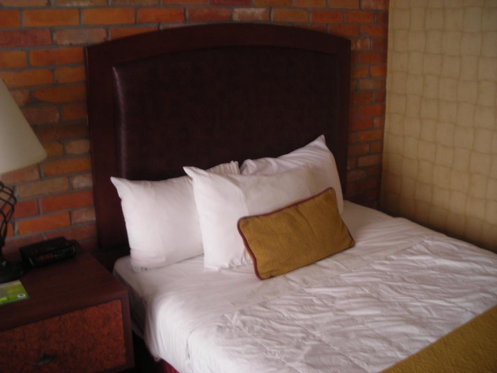 Quality Hotel Downtown-Inn At False Creek Vancouver Room photo